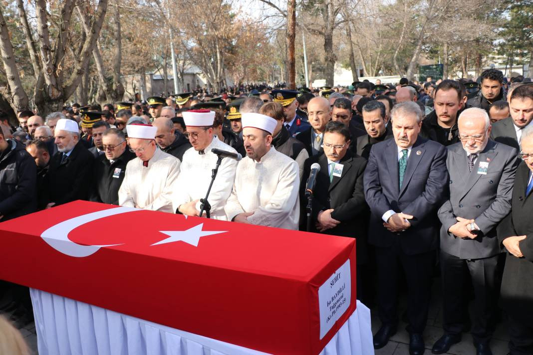Kayseri şehidine ağladı! Tuğgeneral İsa Baydilli'ye son veda - Resim: 2